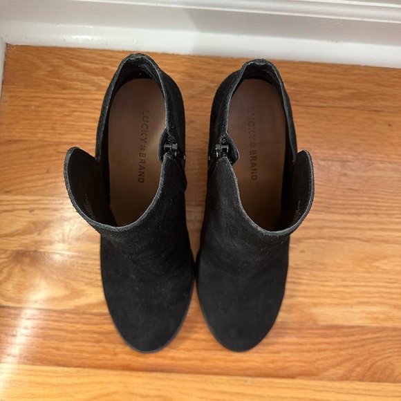 Lightly used Lucky Brand Leather booties size 9 1/2 - Picture 4 of 4